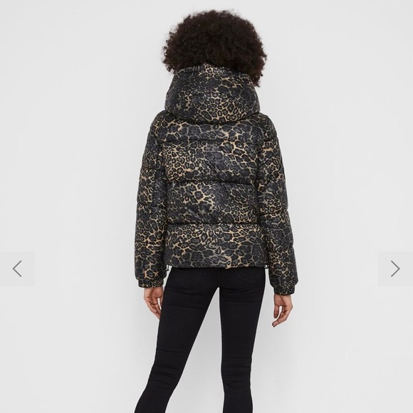 SOLD! Vero Moda light puffer jacket - Picture 3 of 13